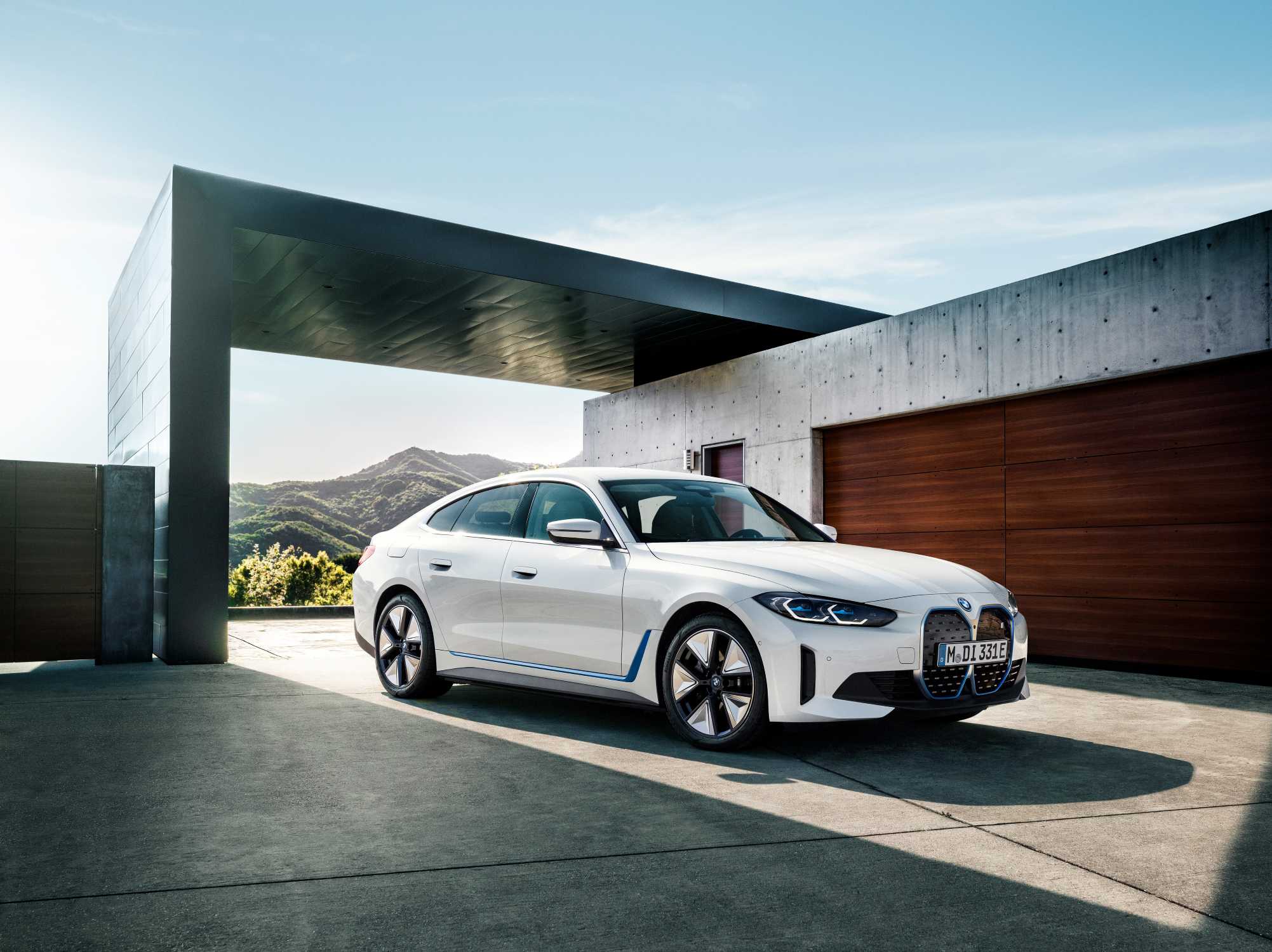 P90423600-the-bmw-i4-edrive40-6-2021-2003px